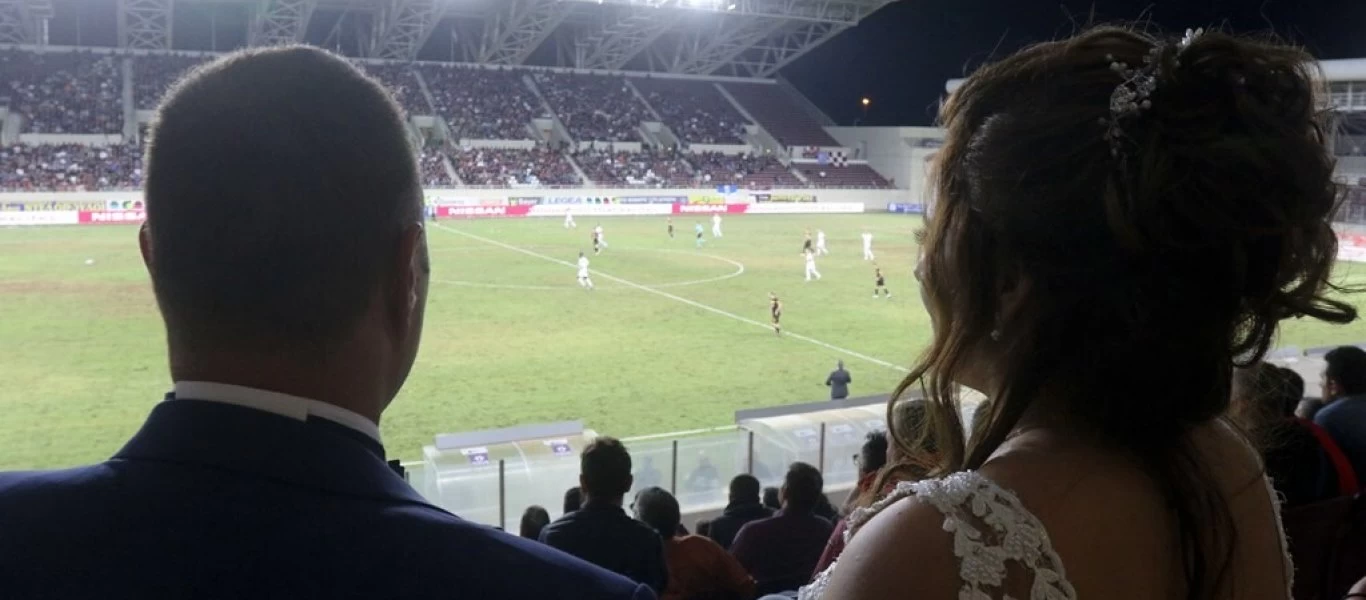 Από το γάμο... απευθείας στο γήπεδο (φώτο)